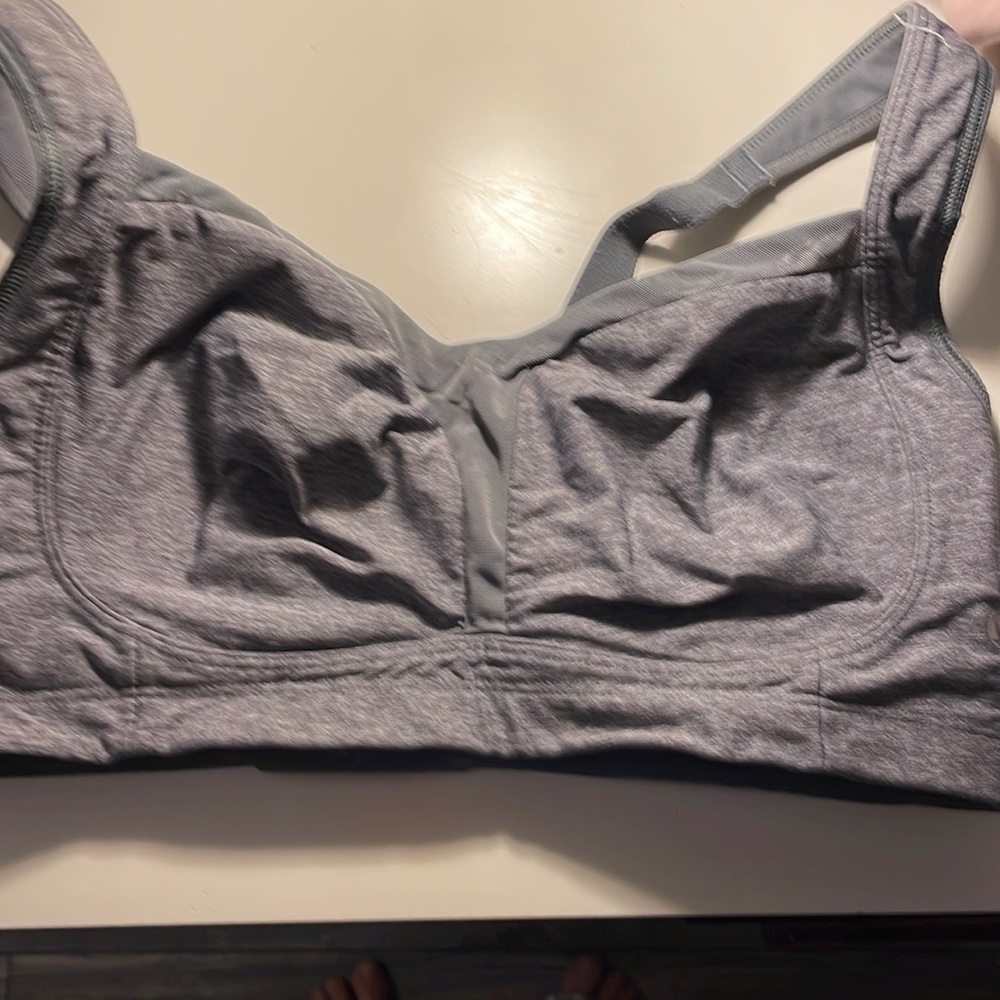 Lululemon bra with removable padding